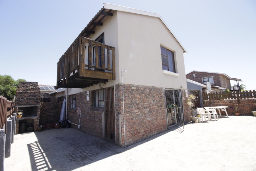 6 Bedroom Property for Sale in Wavecrest Eastern Cape